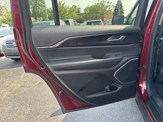2022 Jeep Grand Cherokee L Laredo 4x4