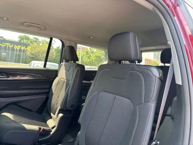 2022 Jeep Grand Cherokee L Laredo 4x4