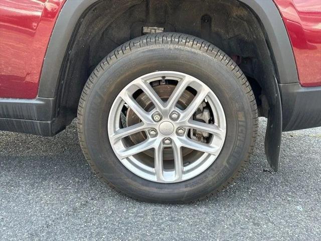 2022 Jeep Grand Cherokee L Laredo 4x4