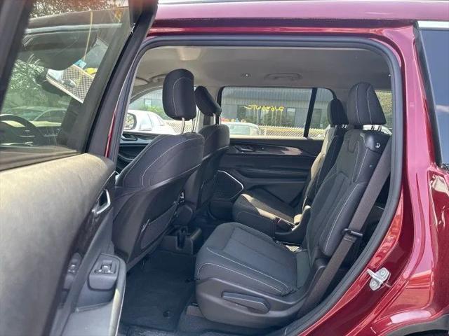 2022 Jeep Grand Cherokee L Laredo 4x4