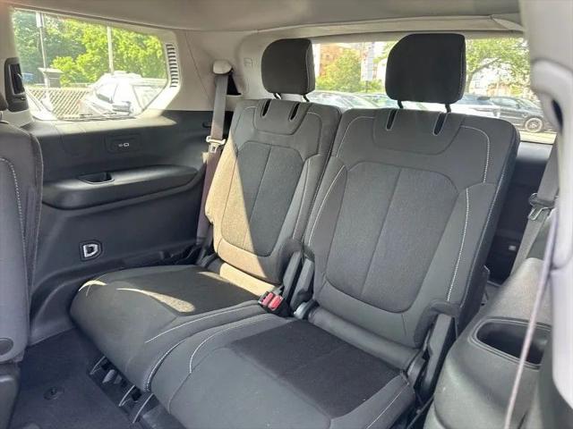 2022 Jeep Grand Cherokee L Laredo 4x4