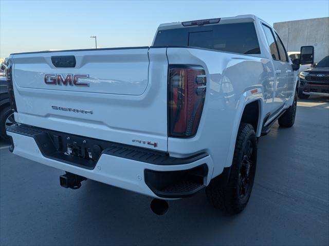 2025 GMC Sierra 2500HD 4WD Crew Cab Standard Bed AT4