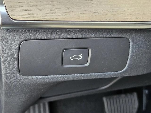 2026 Volvo XC90 Plus, B6 AWD Gas (mild hybrid), Gasoline, Bright, 7 Seats