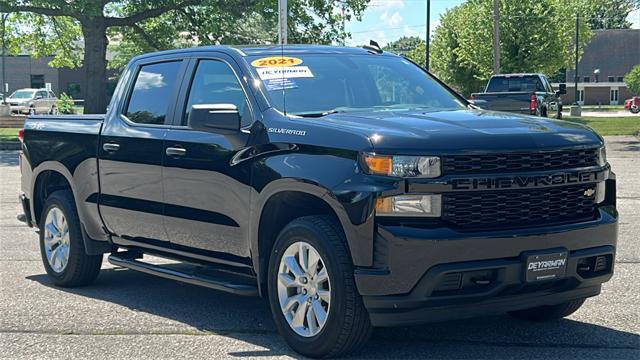 2021 Chevrolet Silverado 1500 4WD Crew Cab Short Bed Custom