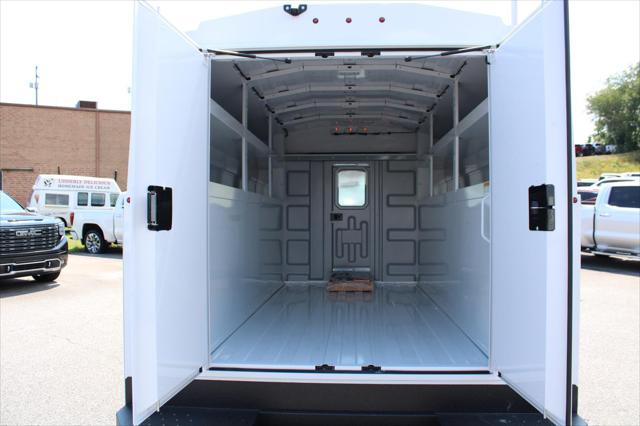 2025 GMC Savana Cutaway Work Van