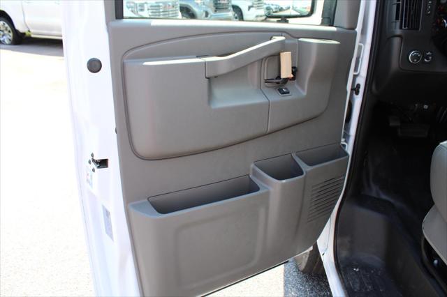 2025 GMC Savana Cutaway Work Van