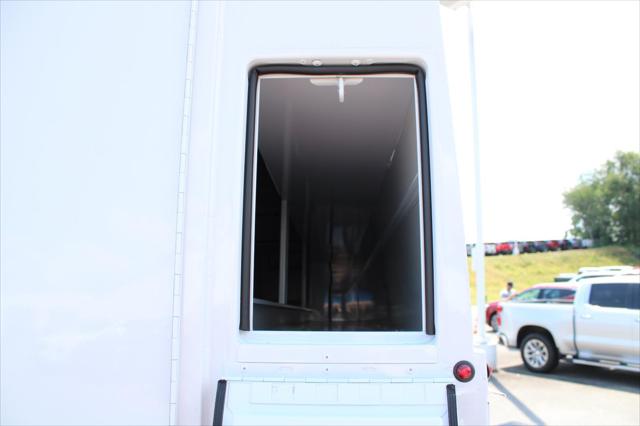 2025 GMC Savana Cutaway Work Van