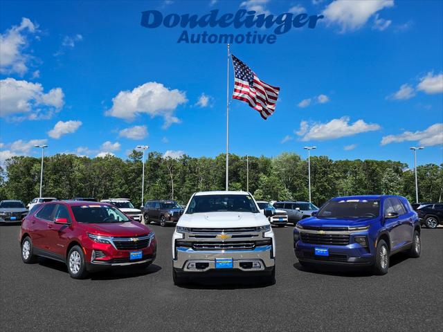 2025 Chevrolet Suburban 4WD LT