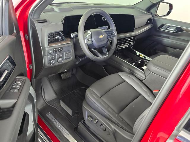 2025 Chevrolet Suburban 4WD LT