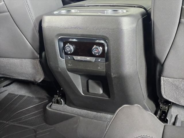 2025 Chevrolet Suburban 4WD LT