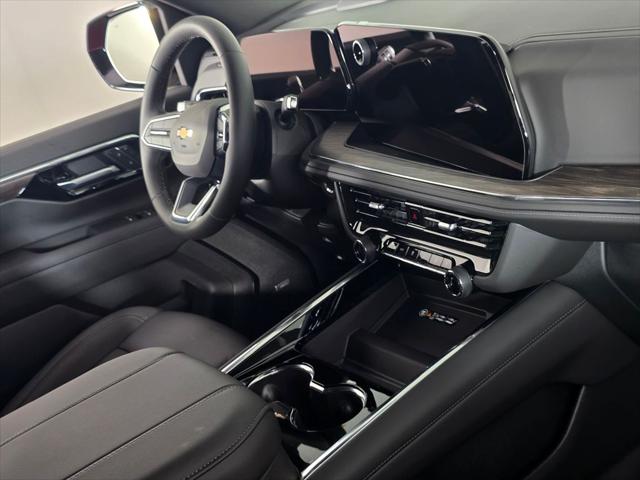 2025 Chevrolet Suburban 4WD LT