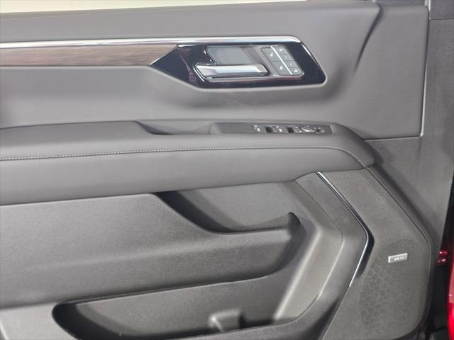 2025 Chevrolet Suburban 4WD LT