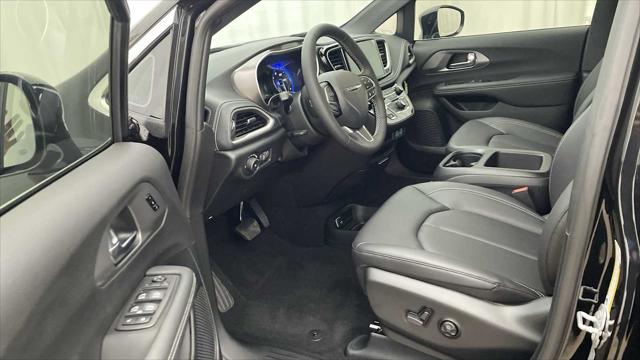 2025 Chrysler Pacifica PACIFICA SELECT AWD