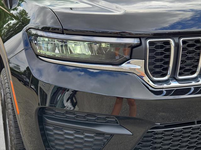 2025 Jeep Grand Cherokee GRAND CHEROKEE LAREDO 4X2