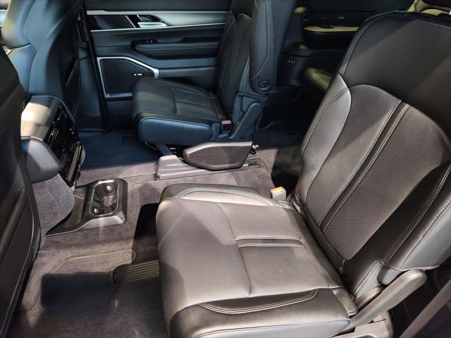 2025 Jeep Wagoneer Series II Carbide 4x4