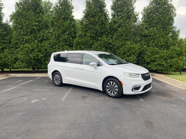 2022 Chrysler Pacifica Hybrid Touring L