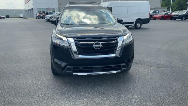 2023 Nissan Pathfinder SL 4WD
