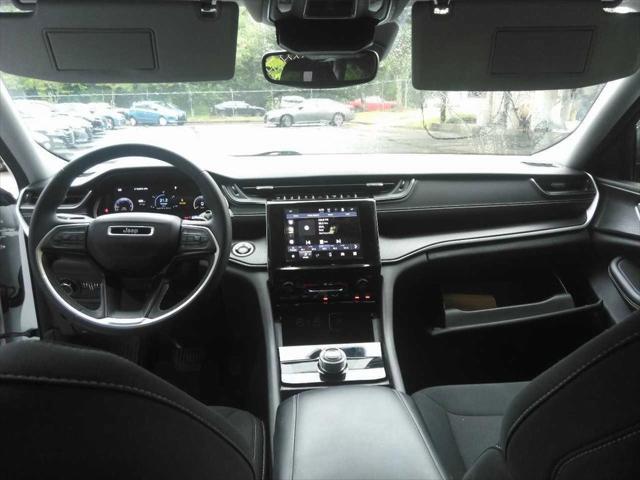 2023 Jeep Grand Cherokee L Laredo 4x2