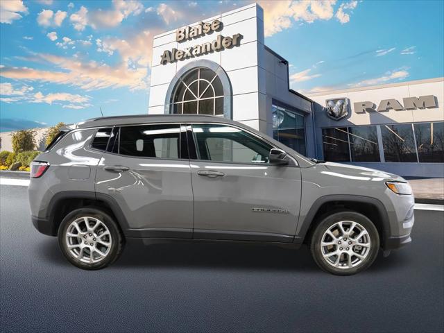 2023 Jeep Compass Latitude Lux FWD