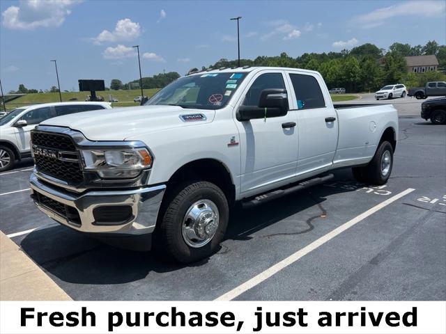 2023 RAM 3500 Tradesman Crew Cab 4x4 8 Box