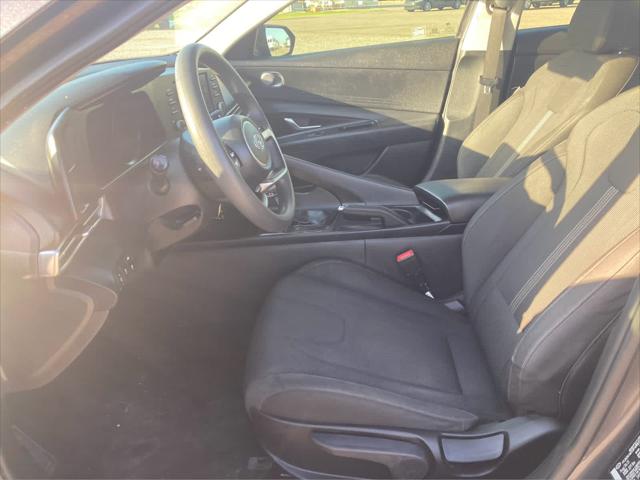 2022 Hyundai Elantra SE