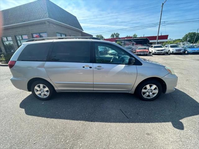 2004 Toyota Sienna CE