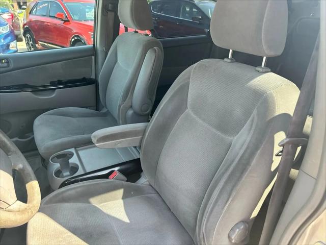 2004 Toyota Sienna CE