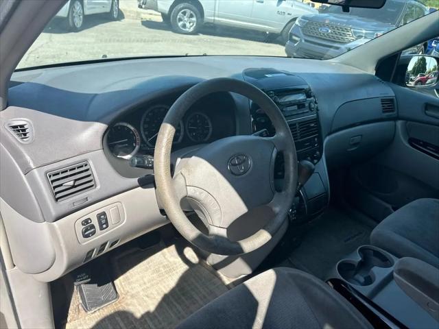 2004 Toyota Sienna CE