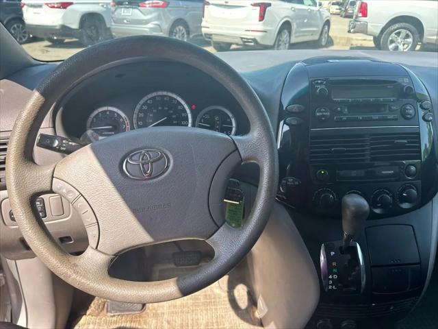 2004 Toyota Sienna CE