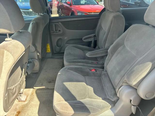 2004 Toyota Sienna CE
