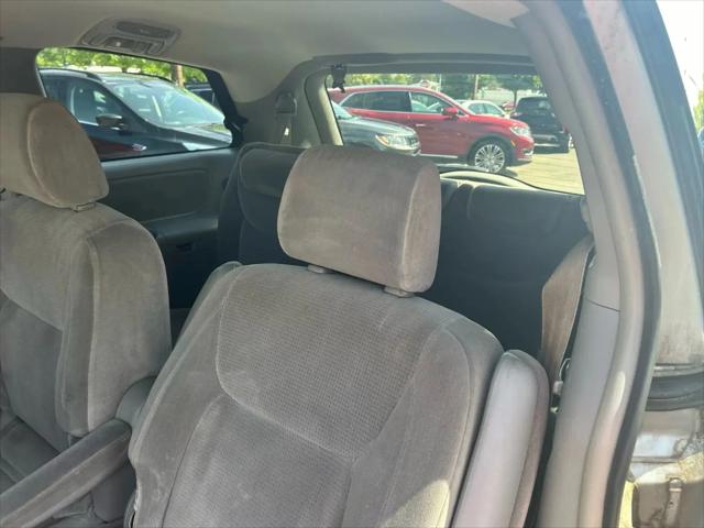 2004 Toyota Sienna CE