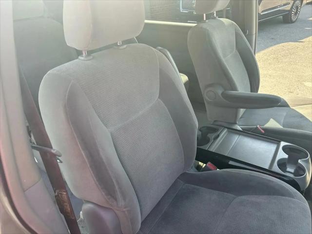 2004 Toyota Sienna CE
