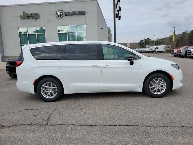 2025 Chrysler Voyager VOYAGER LX