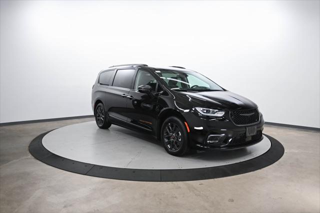 2024 Chrysler Pacifica Hybrid Road Tripper