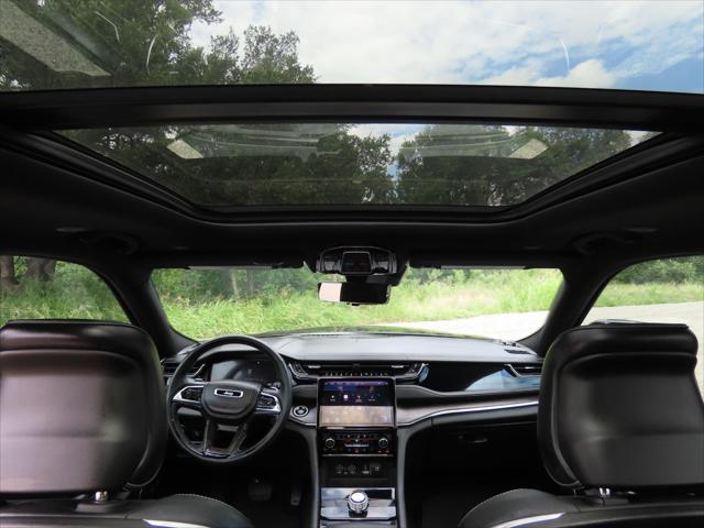 2022 Jeep Grand Cherokee Overland 4x2