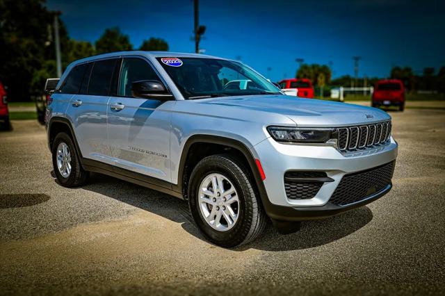 2023 Jeep Grand Cherokee Laredo 4x2