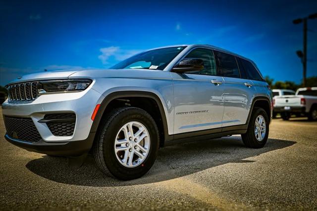 2023 Jeep Grand Cherokee Laredo 4x2