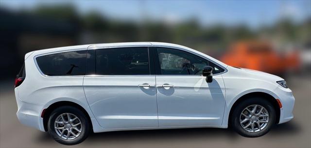 2025 Chrysler Pacifica PACIFICA SELECT