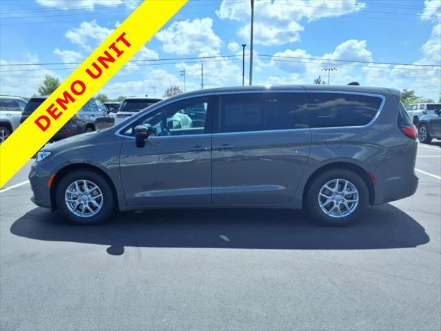 2025 Chrysler Pacifica PACIFICA SELECT