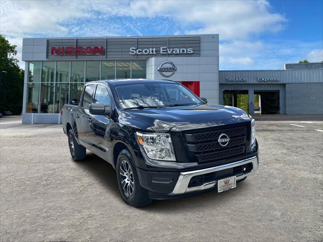 2023 Nissan TITAN Crew Cab SV 4x2