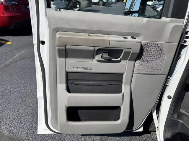 2022 Ford E-350 Cutaway Base