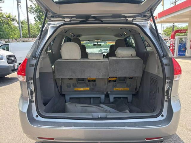 2011 Toyota Sienna Base V6