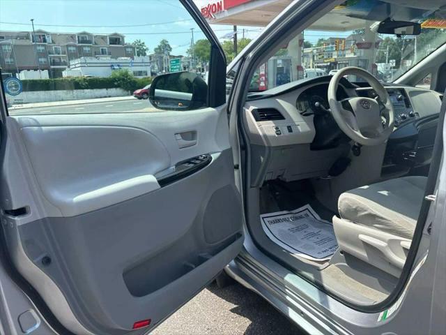 2011 Toyota Sienna Base V6