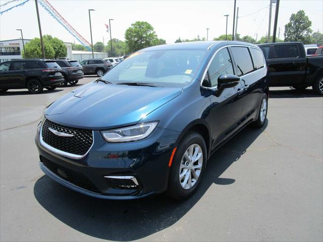 2025 Chrysler Pacifica PACIFICA SELECT AWD