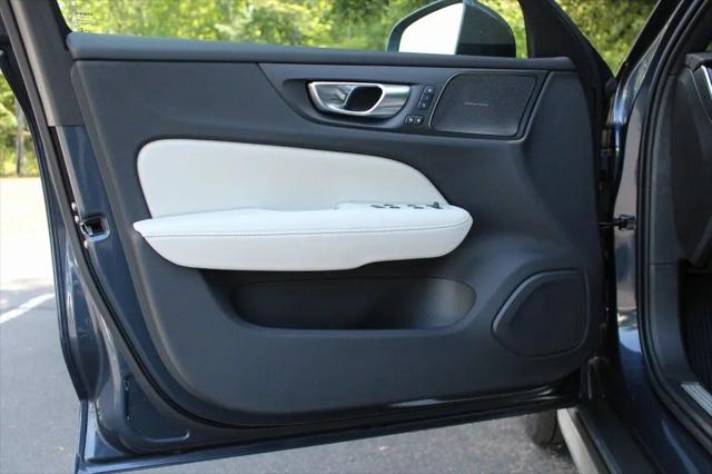 2026 Volvo V60 Cross Country Ultra, B5 AWD Gas (mild hybrid)
