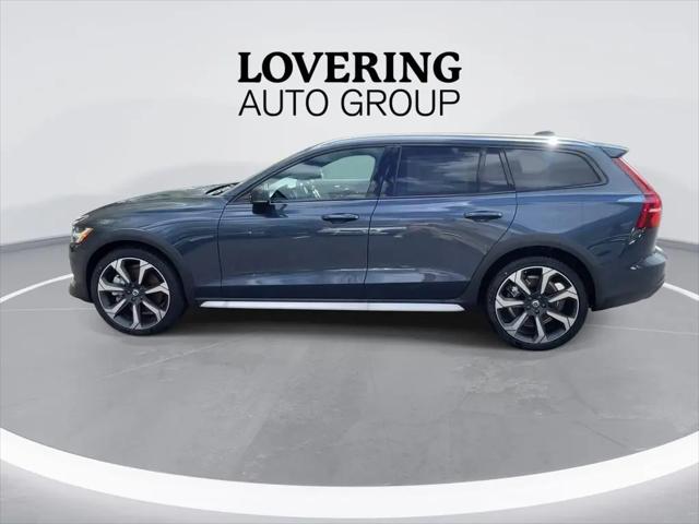 2026 Volvo V60 Cross Country Ultra, B5 AWD Gas (mild hybrid)