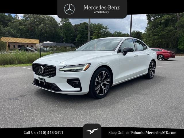 2024 Volvo S60 B5 Core Dark Theme