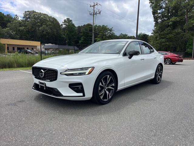 2024 Volvo S60 B5 Core Dark Theme