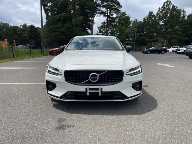 2024 Volvo S60 B5 Core Dark Theme