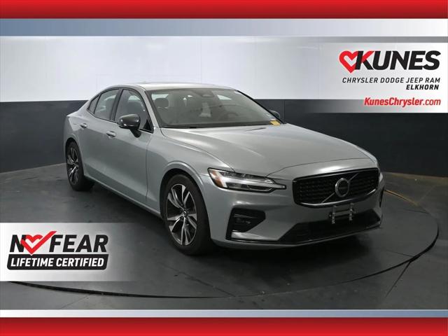 2024 Volvo S60 B5 Core Dark Theme